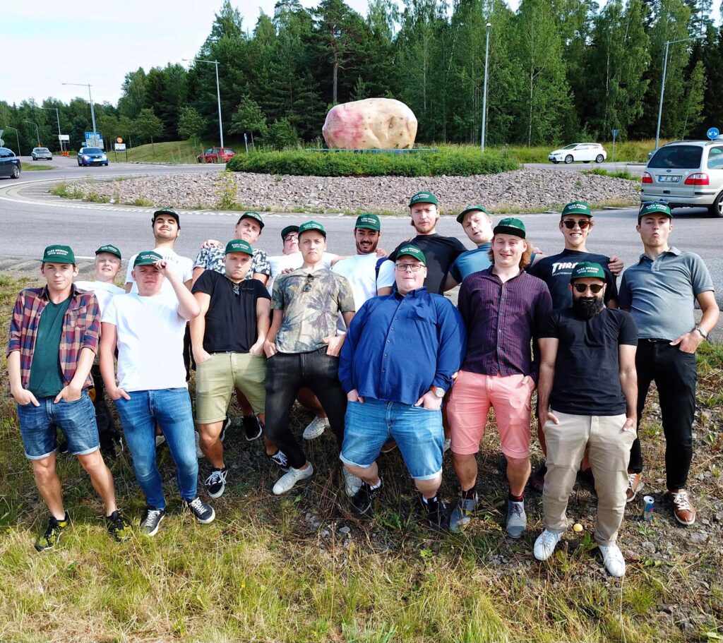 Mjölbypartiet vid den legendariska rondellpotatisen i Mjölby